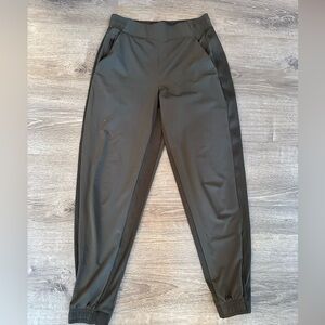 Athleta - Women’s Lightweight Pant - Hardly Worn - Size 4